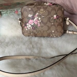 💐Coach Mini camera bag w/Evergreen floral print💐